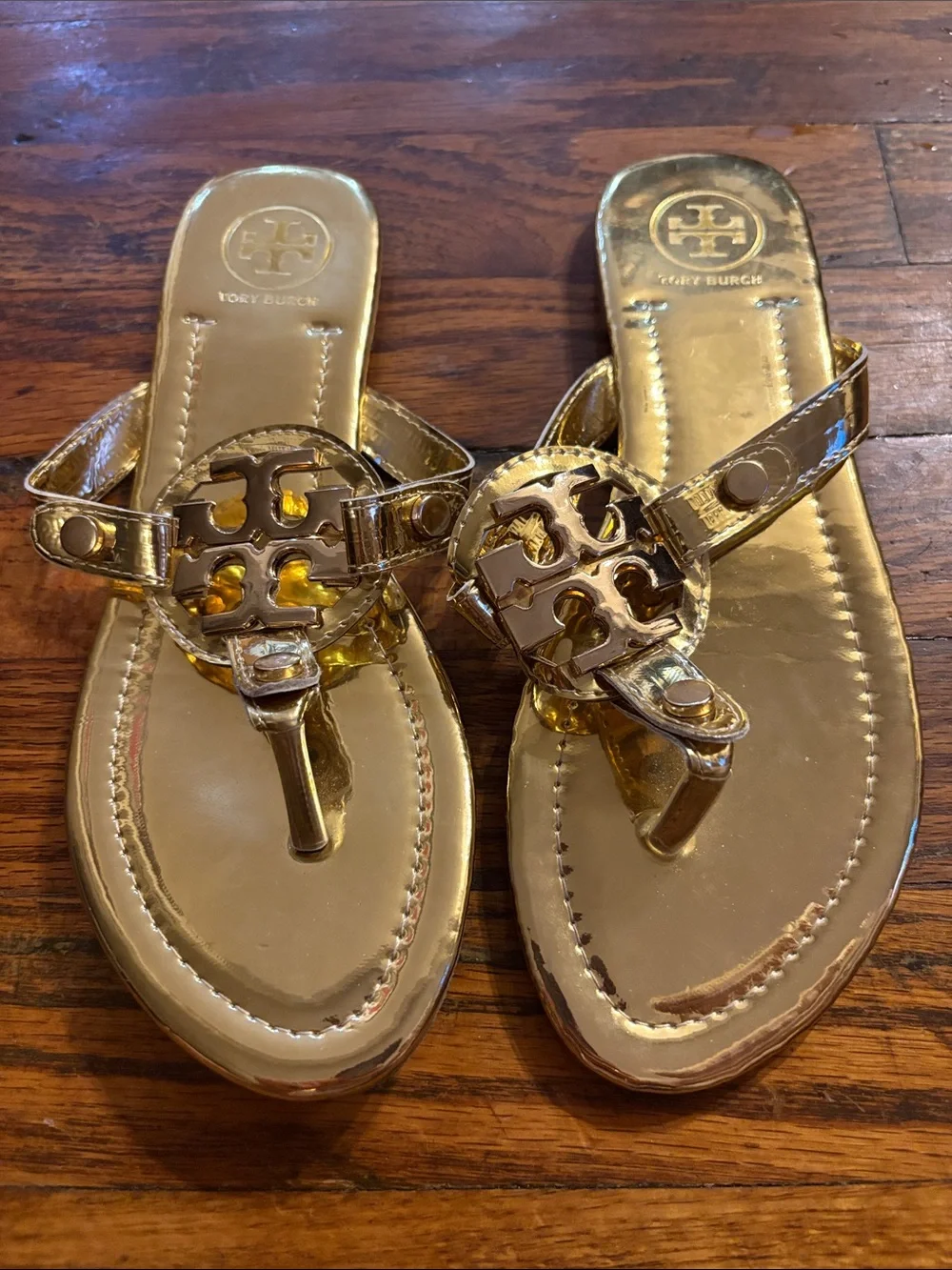 🎉Like New! Tory Burch Gold Patent Logo Thong Sandals